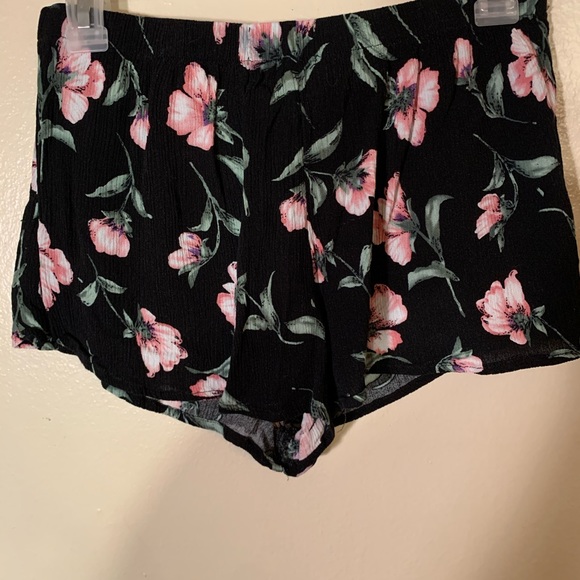 Kiss & Cry brand shorts - Picture 3 of 3